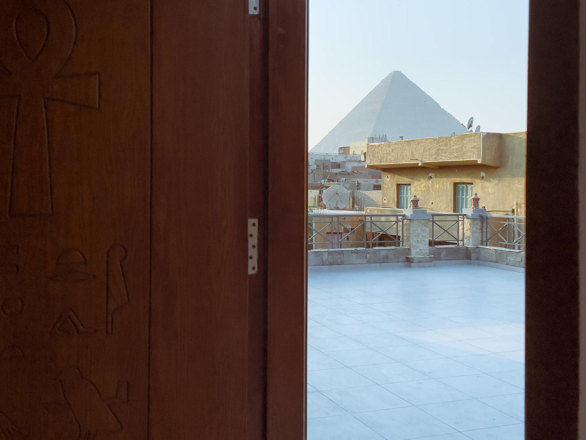 King Khufu Pyramids View Hotel Kafrat al Jabal Bilik gambar