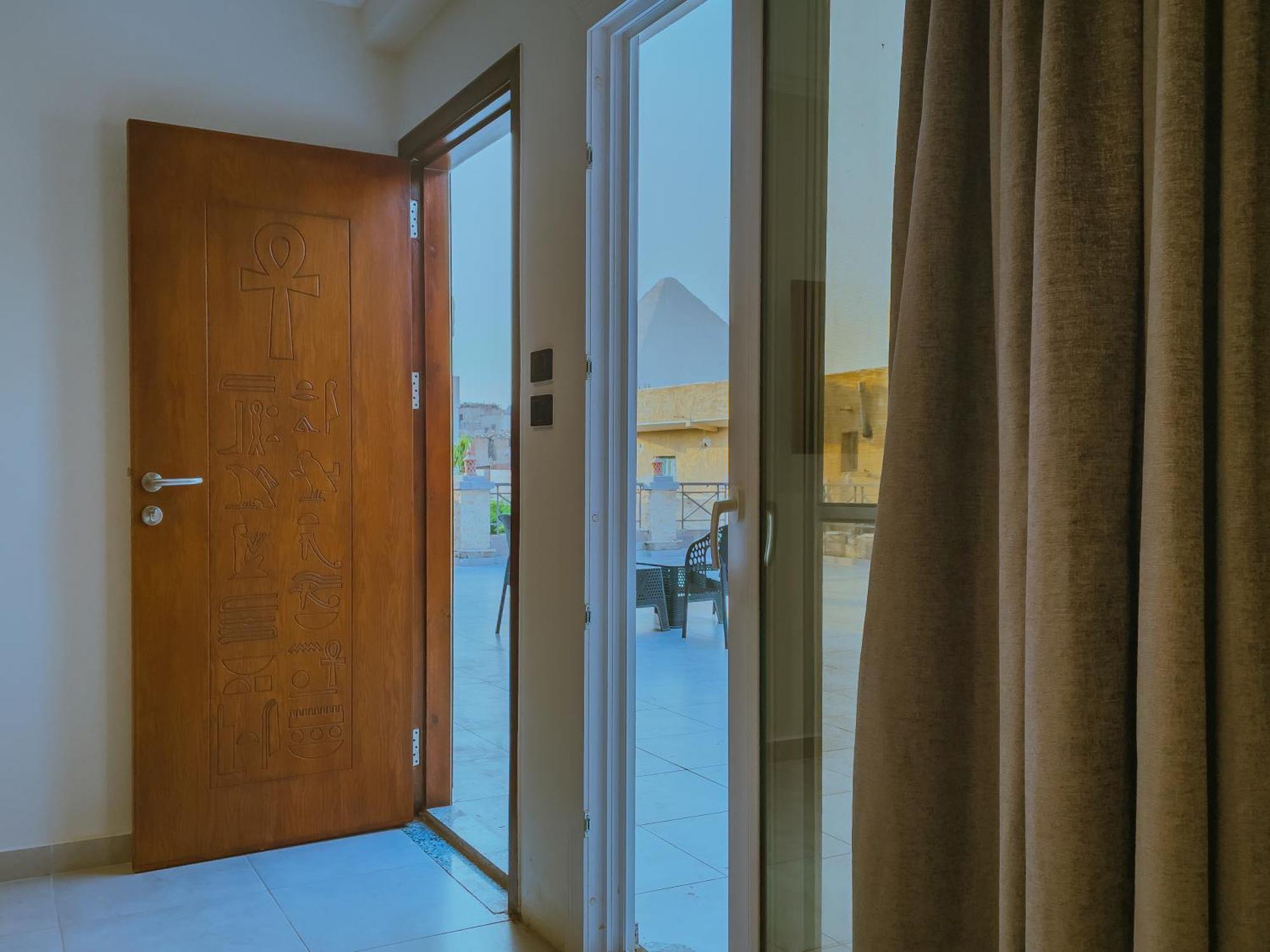 King Khufu Pyramids View Hotel Kafrat al Jabal Bilik gambar