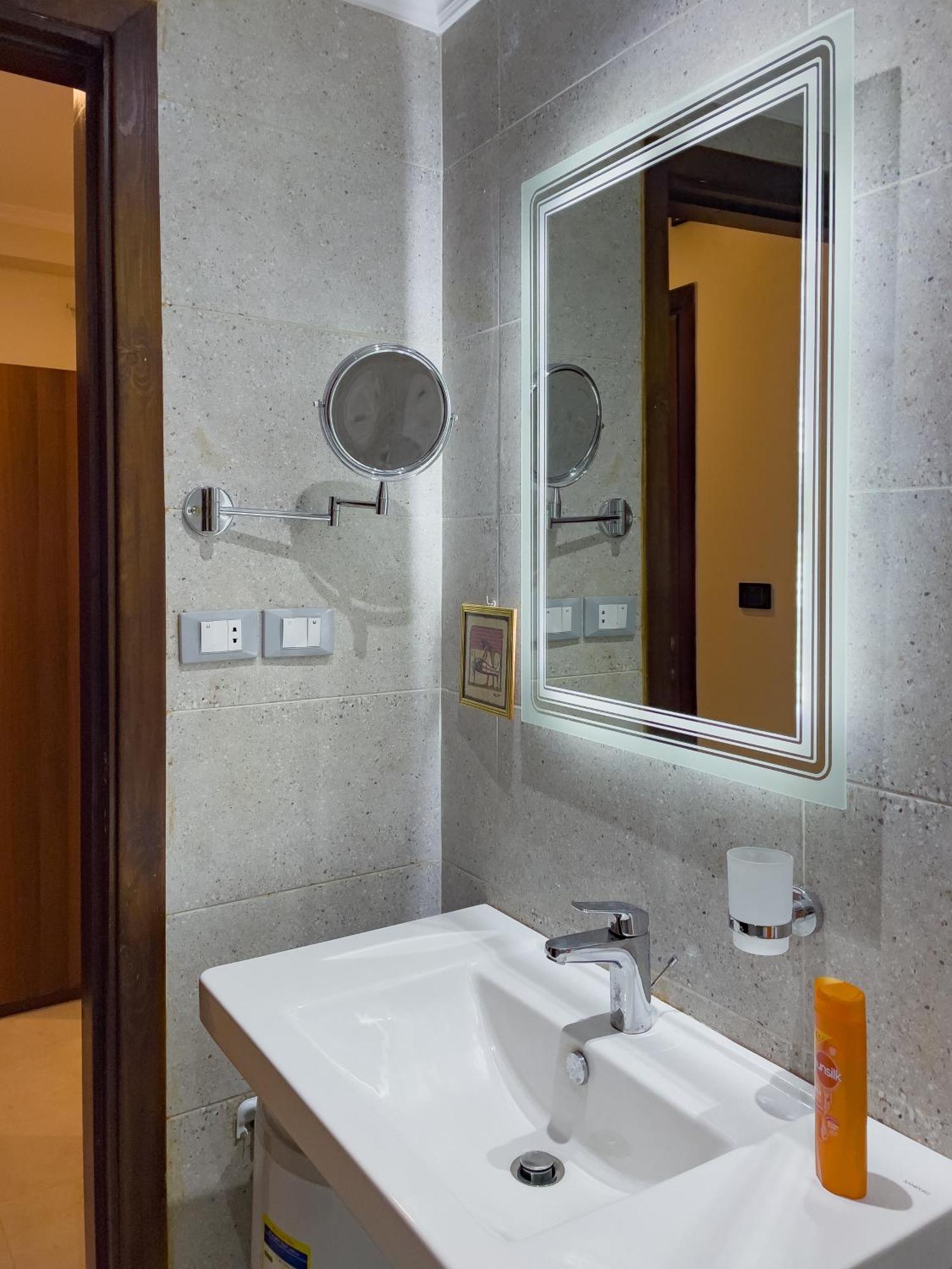 King Khufu Pyramids View Hotel Kafrat al Jabal Bilik gambar