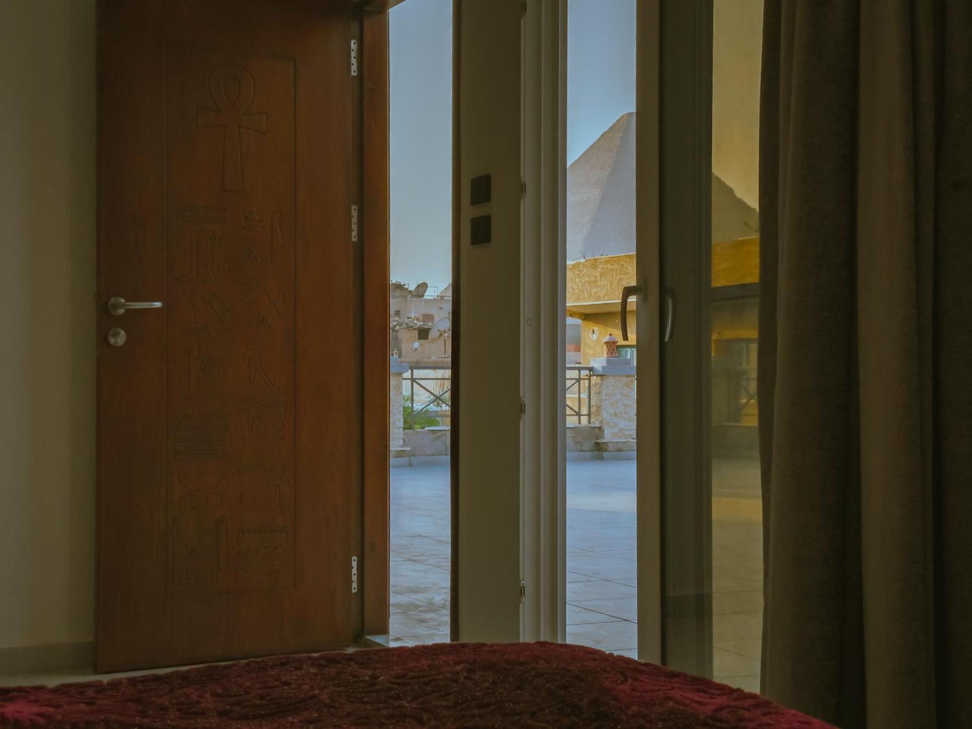 King Khufu Pyramids View Hotel Kafrat al Jabal Bilik gambar