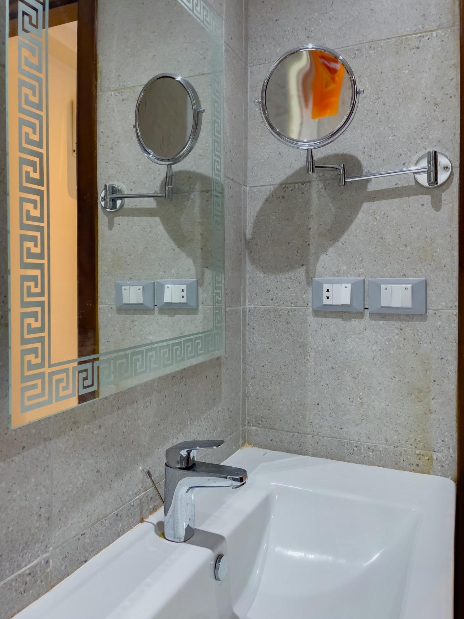 King Khufu Pyramids View Hotel Kafrat al Jabal Bilik gambar