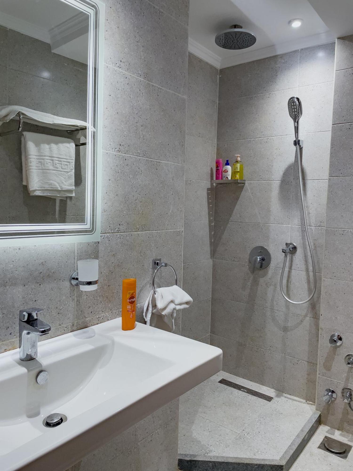 King Khufu Pyramids View Hotel Kafrat al Jabal Bilik gambar